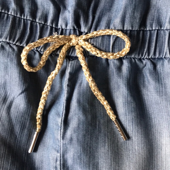 A jean romper - Picture 2 of 4